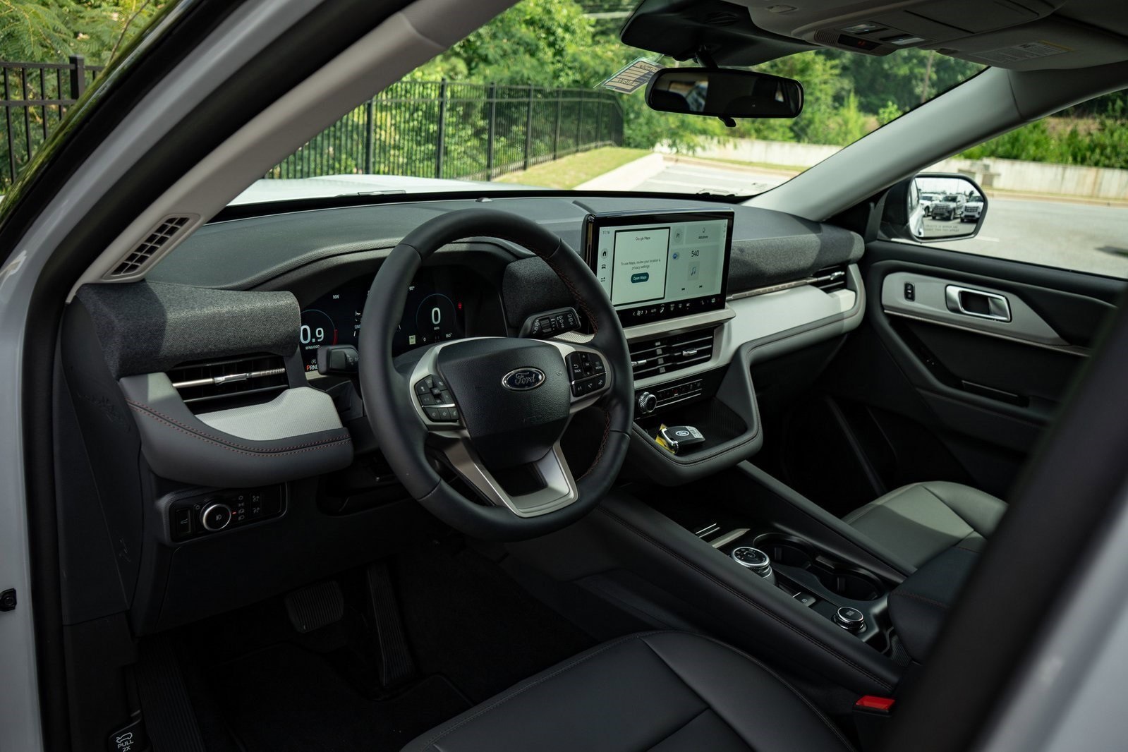 2025 Ford Explorer photo 13