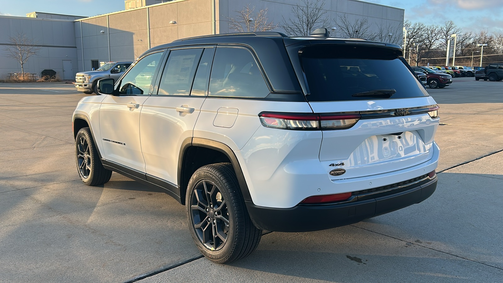 2025 Jeep Grand Cherokee Limited photo 4
