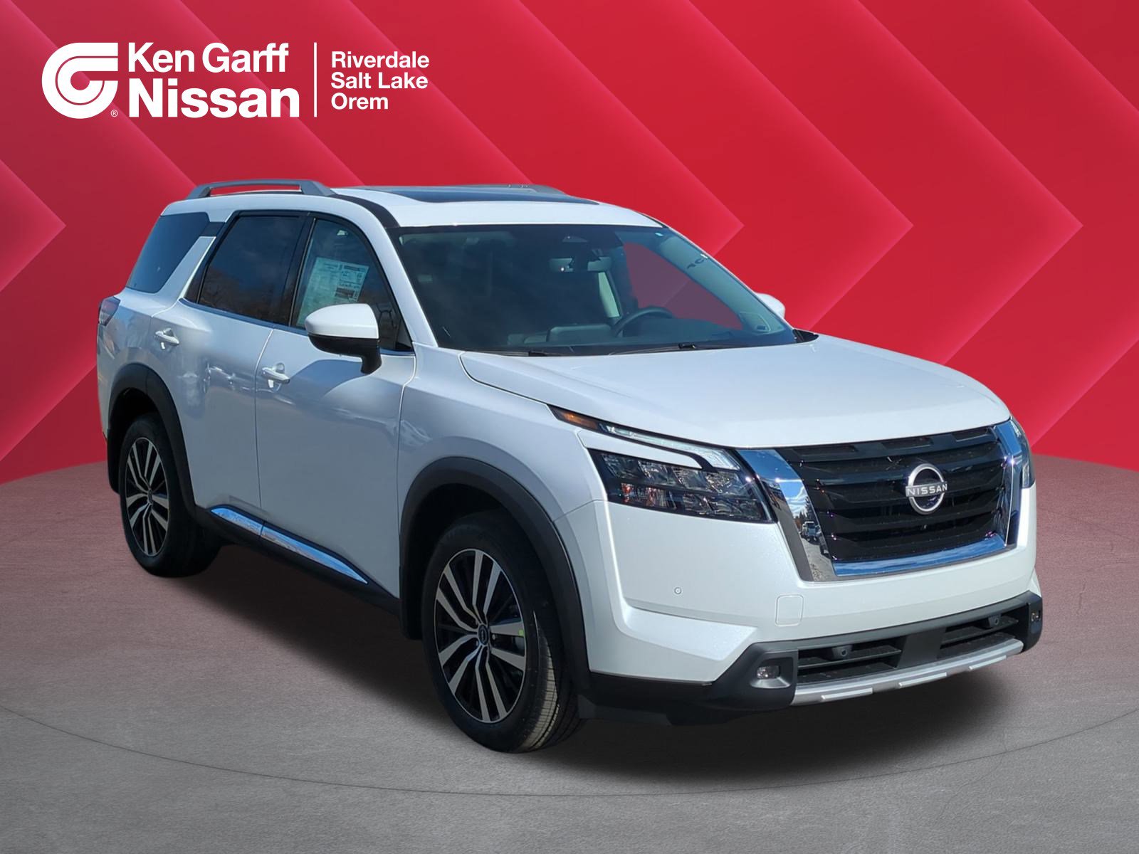 2025 Nissan Pathfinder Platinum's photo