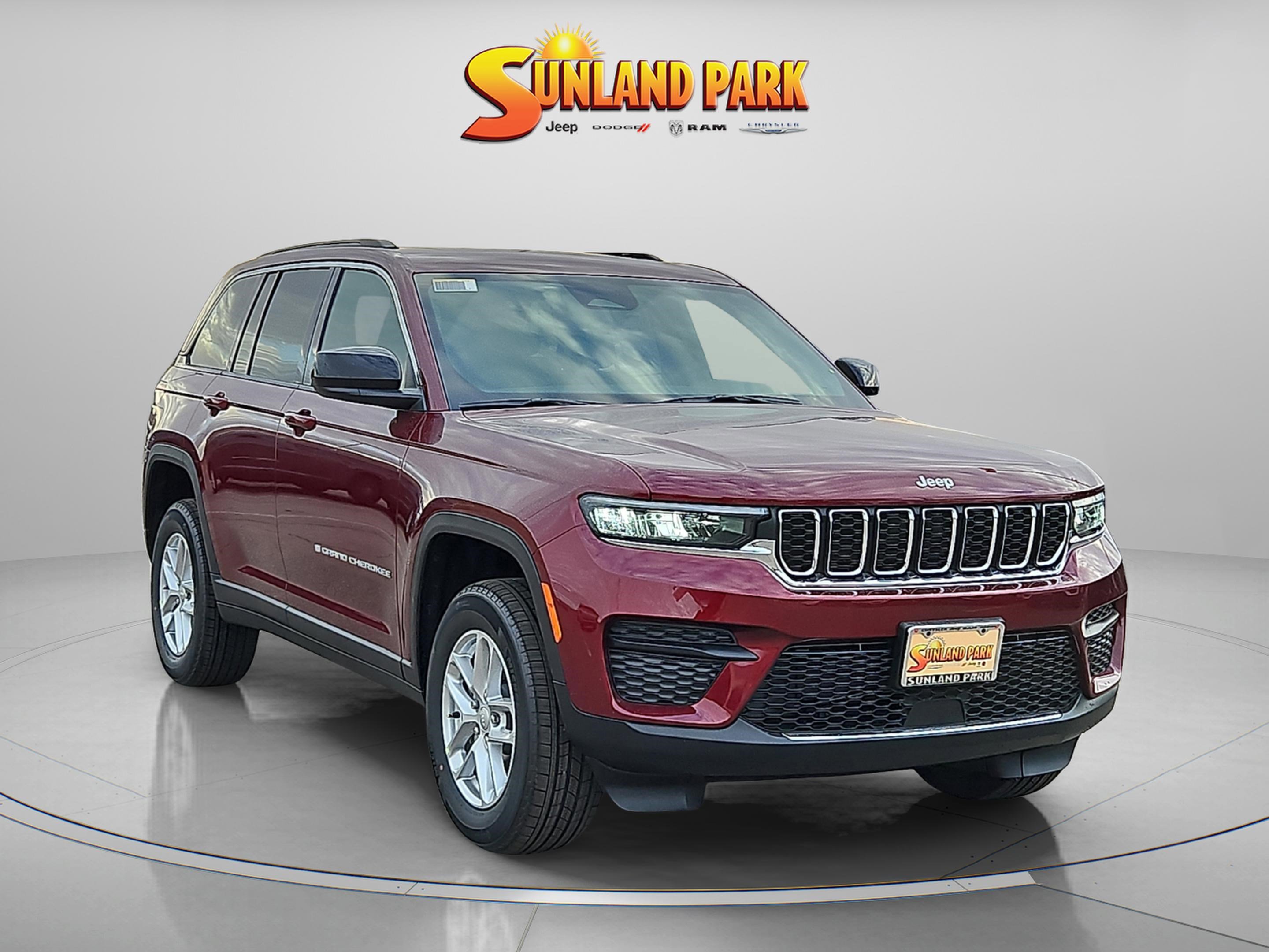 2025 Jeep Grand Cherokee Laredo's photo