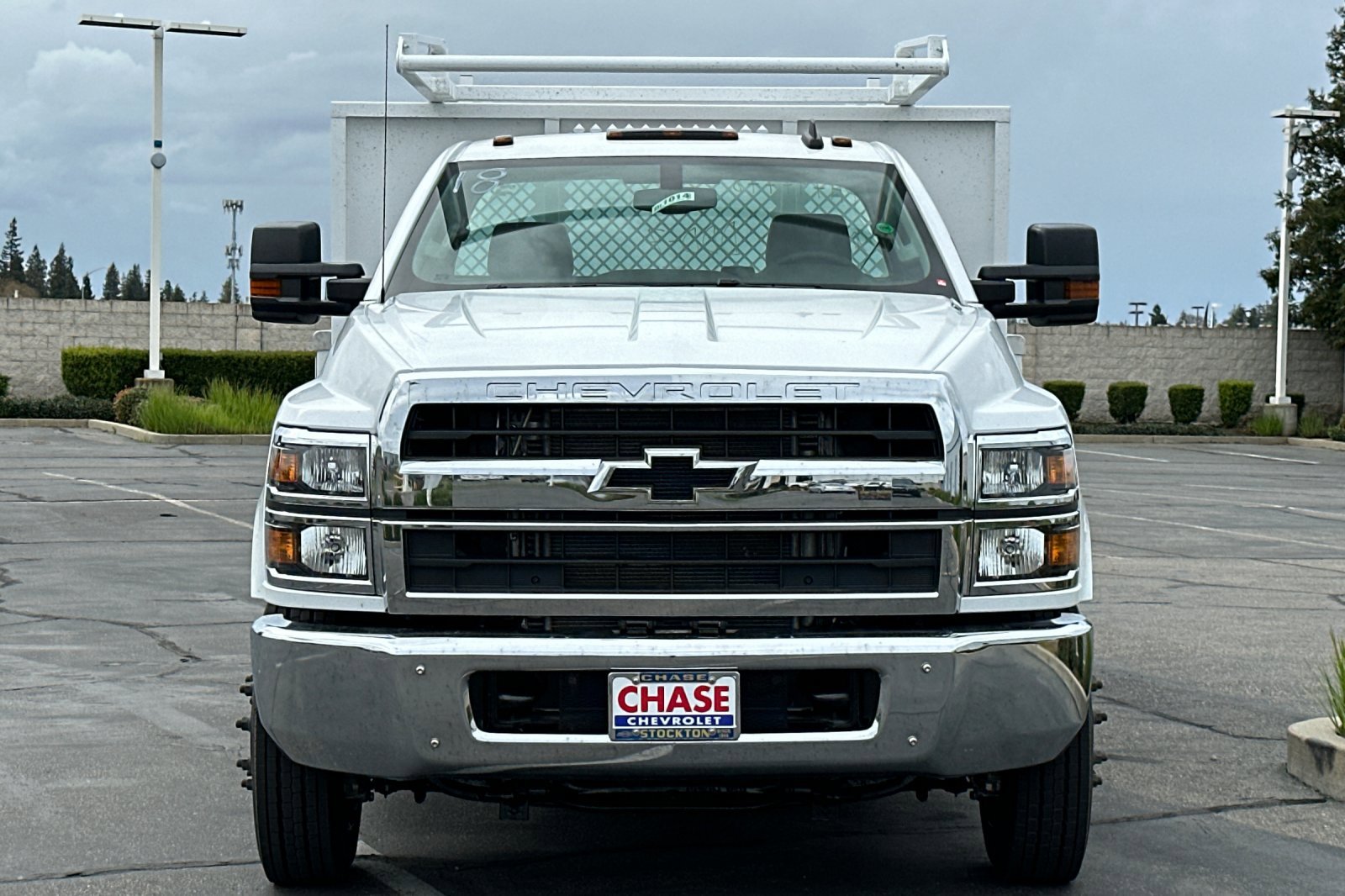 2023 Chevrolet Silverado 5500HD Work Truck photo 2