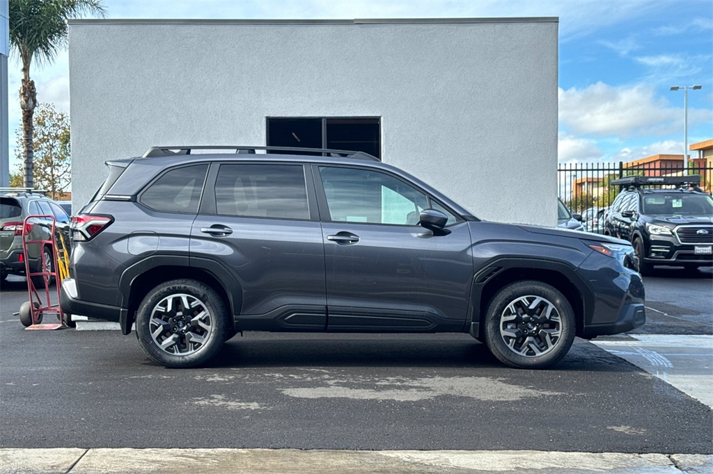 2026 Subaru Forester Premium photo 3