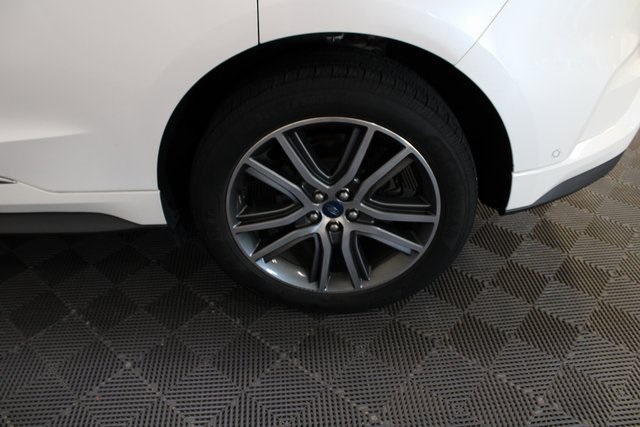 2019 Ford Edge Titanium photo 25