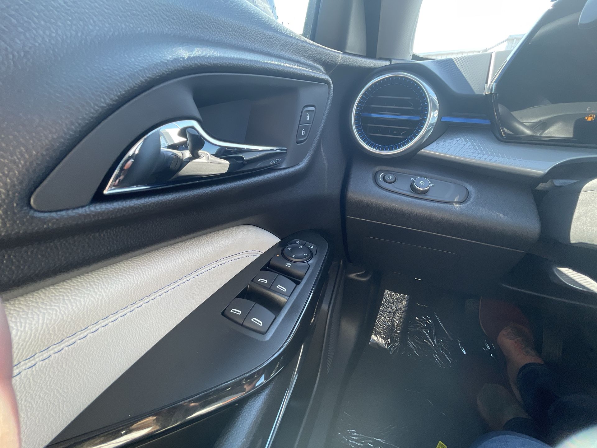 2025 Chevrolet Trax LT photo 45