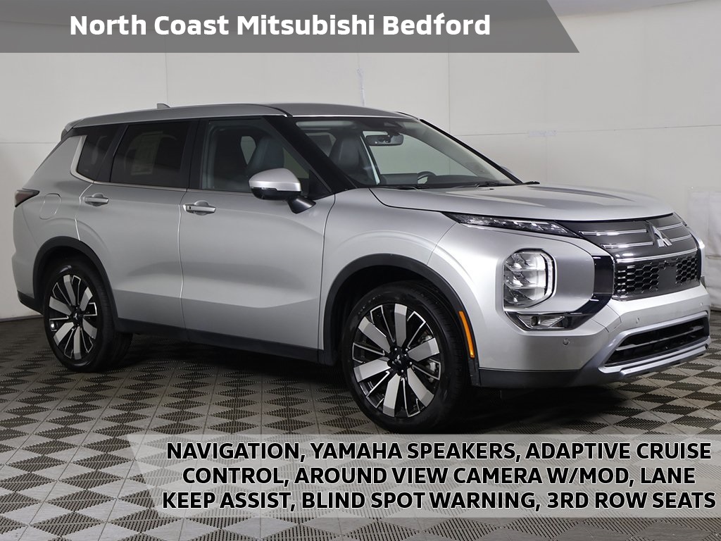 2025 Mitsubishi Outlander SE's photo