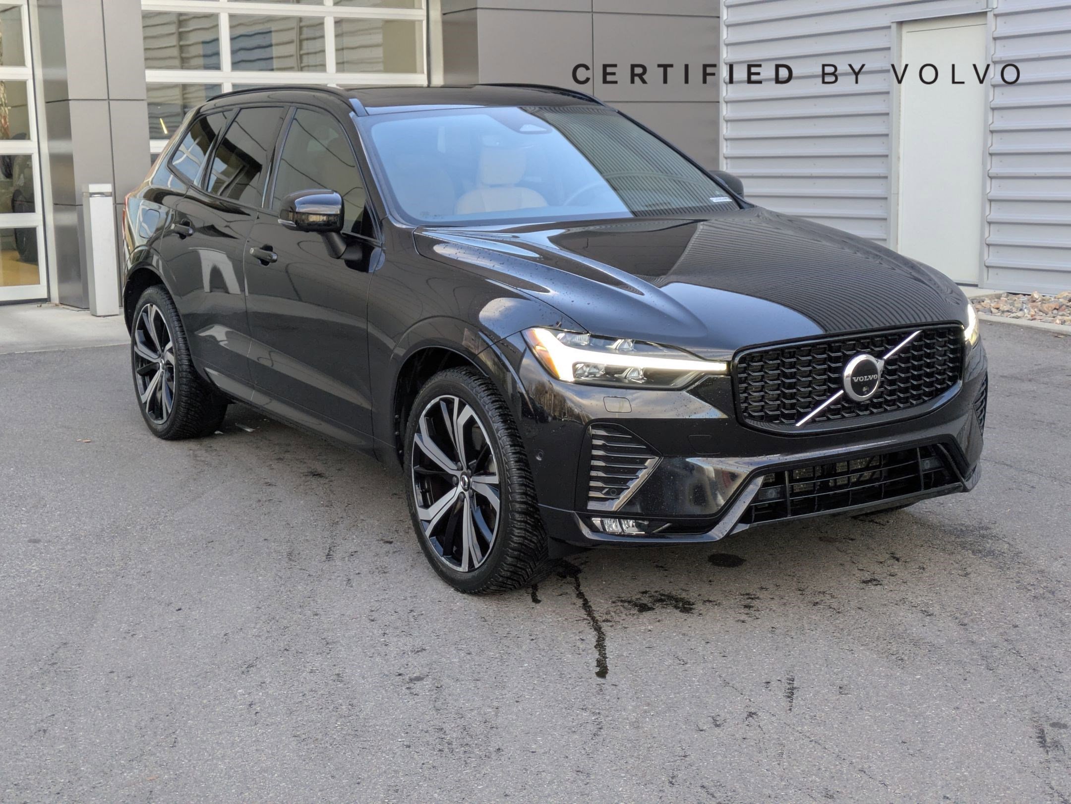 2023 Volvo XC60 Ultimate's photo