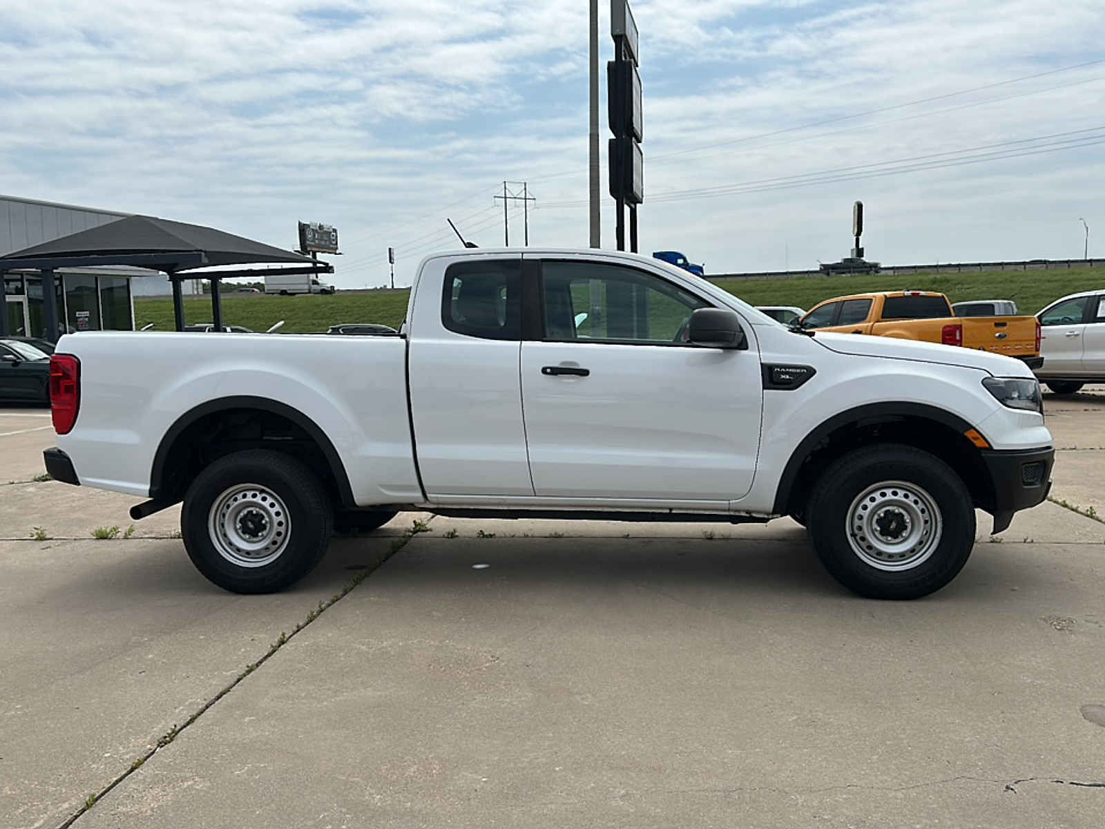 Used 2022 White Ford XL image 9