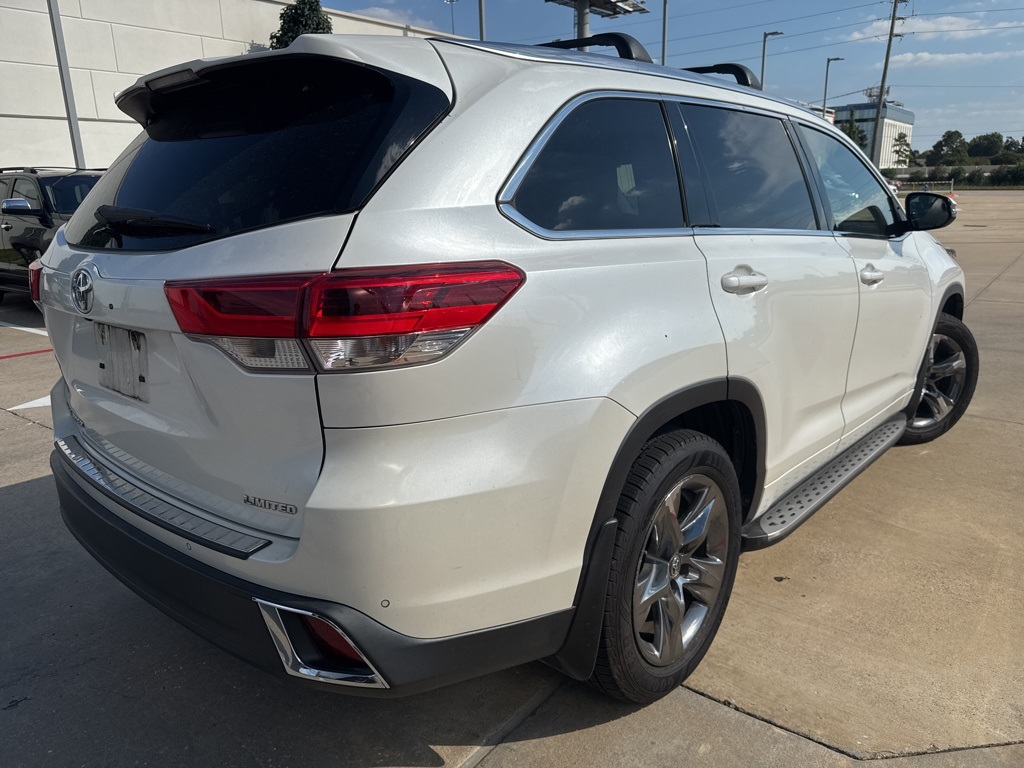 2017 Toyota Highlander Limited Platinum photo 2