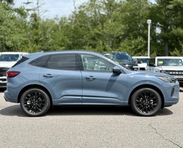 2025 Ford Escape Hybrid ST-Line Elite photo 2