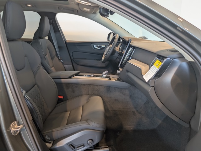 2026 Volvo XC60 B5 Plus photo 26