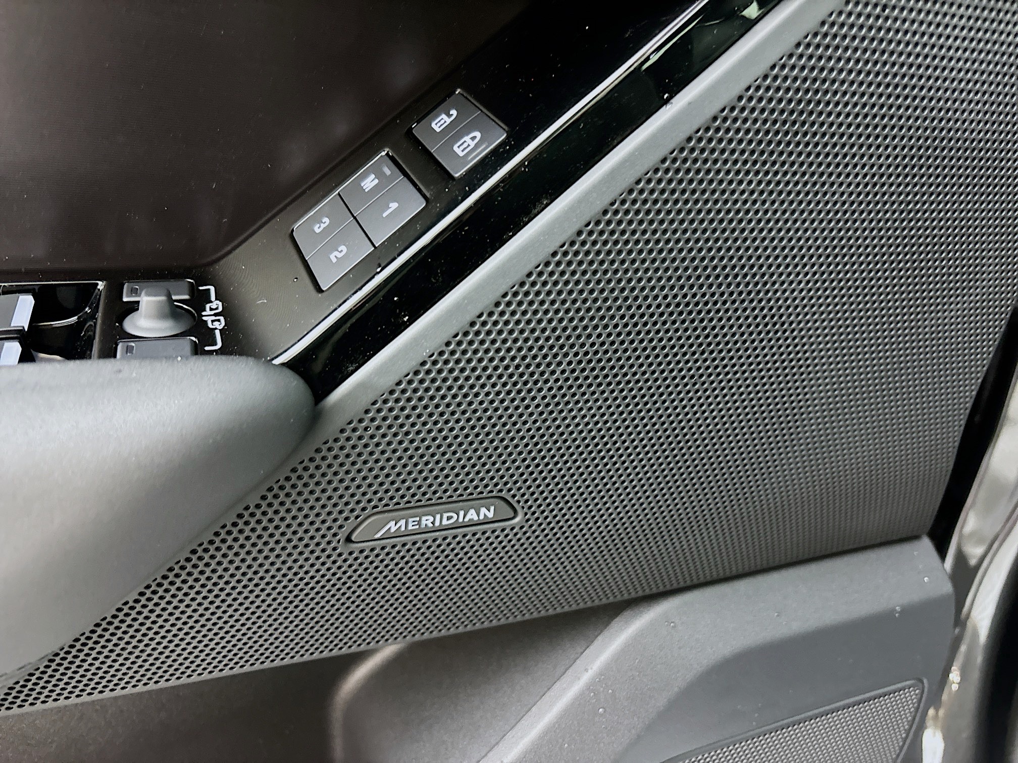 2026 Land Rover Range Rover Velar SE photo 16