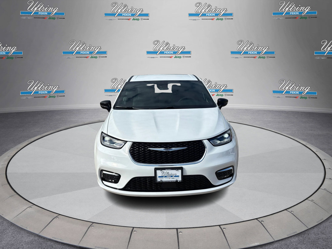 2026 Chrysler Pacifica photo 8