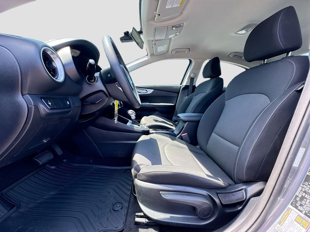 2023 Kia Forte LXS photo 19