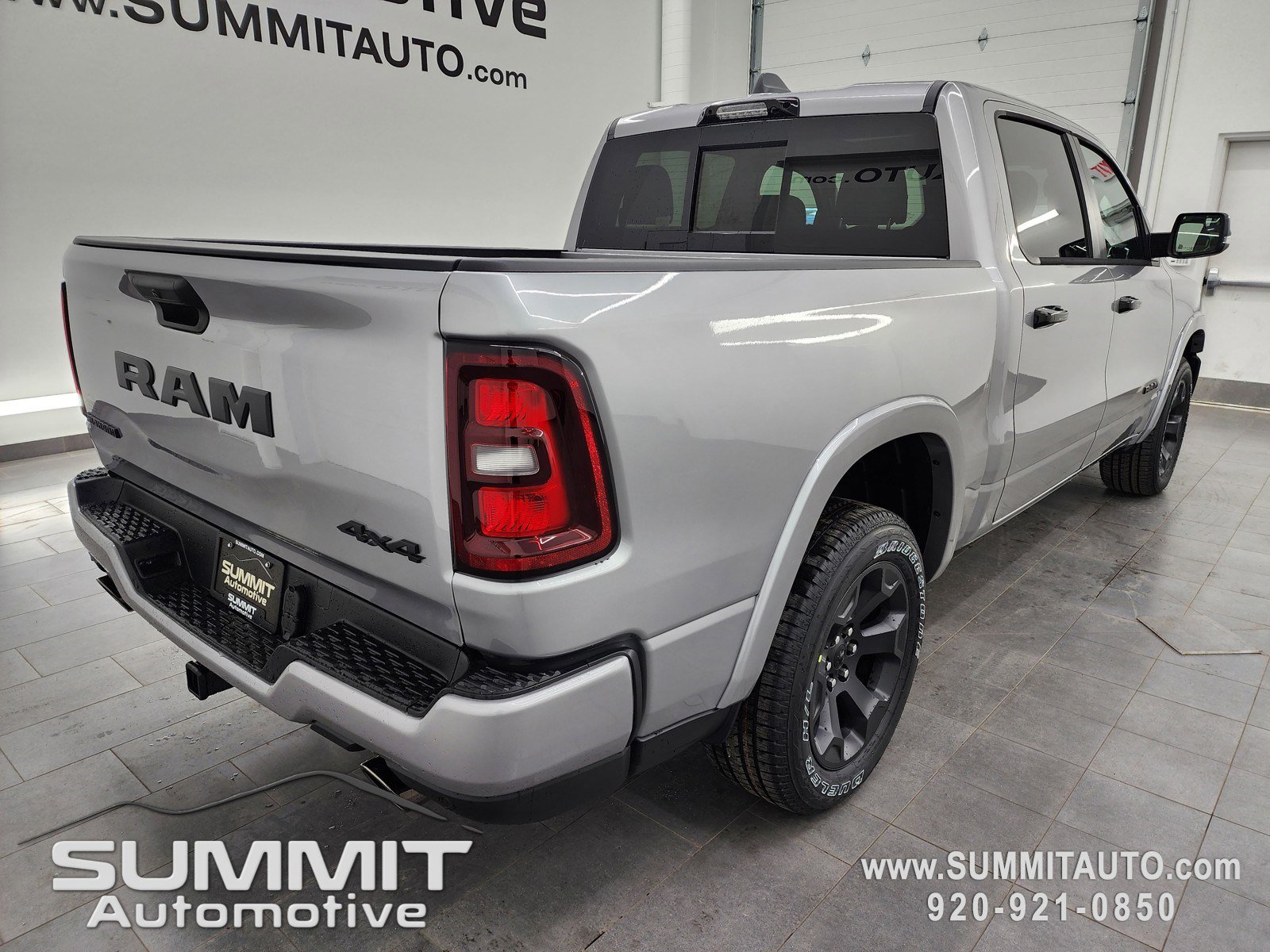 New 2025 RAM 1500 Big Horn/Lone Star Crew Cab in Fond du Lac 25T1