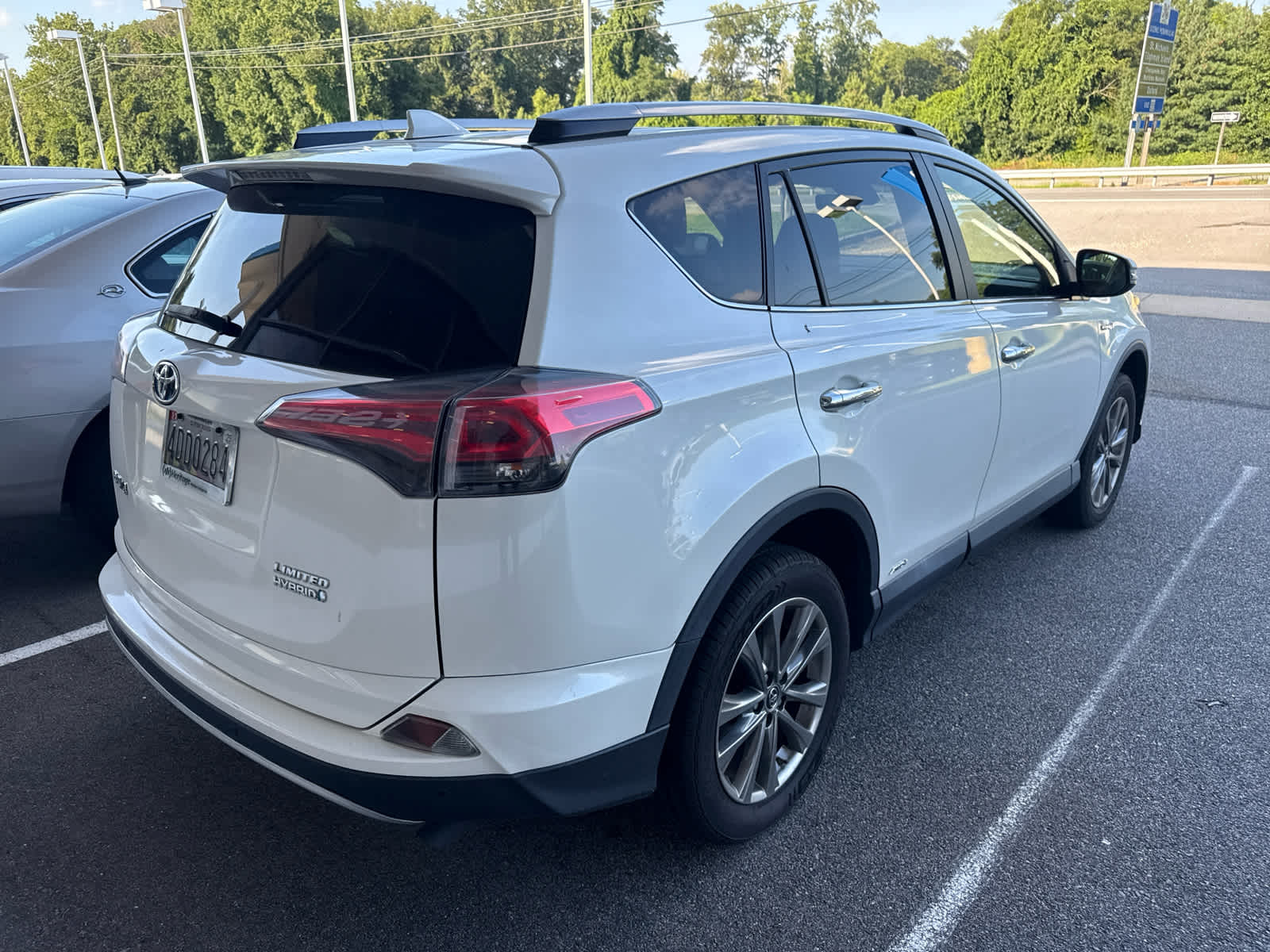2017 Toyota RAV4 Hybrid Limited photo 2