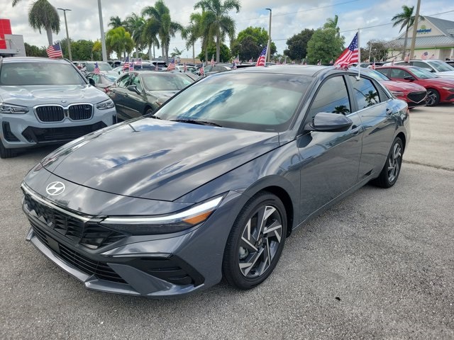 2025 Hyundai Elantra SEL Convenience photo 2