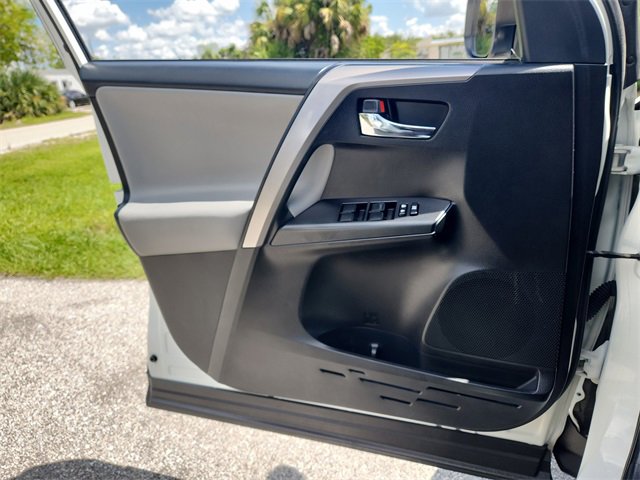 2018 Toyota RAV4 XLE photo 19