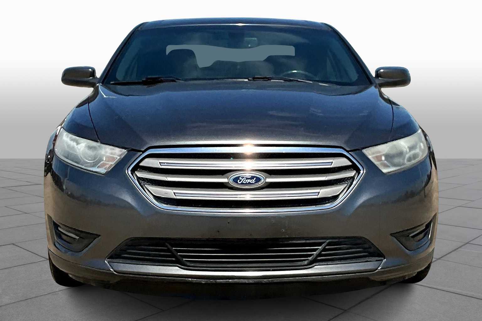 2015 Ford Taurus SEL photo 3
