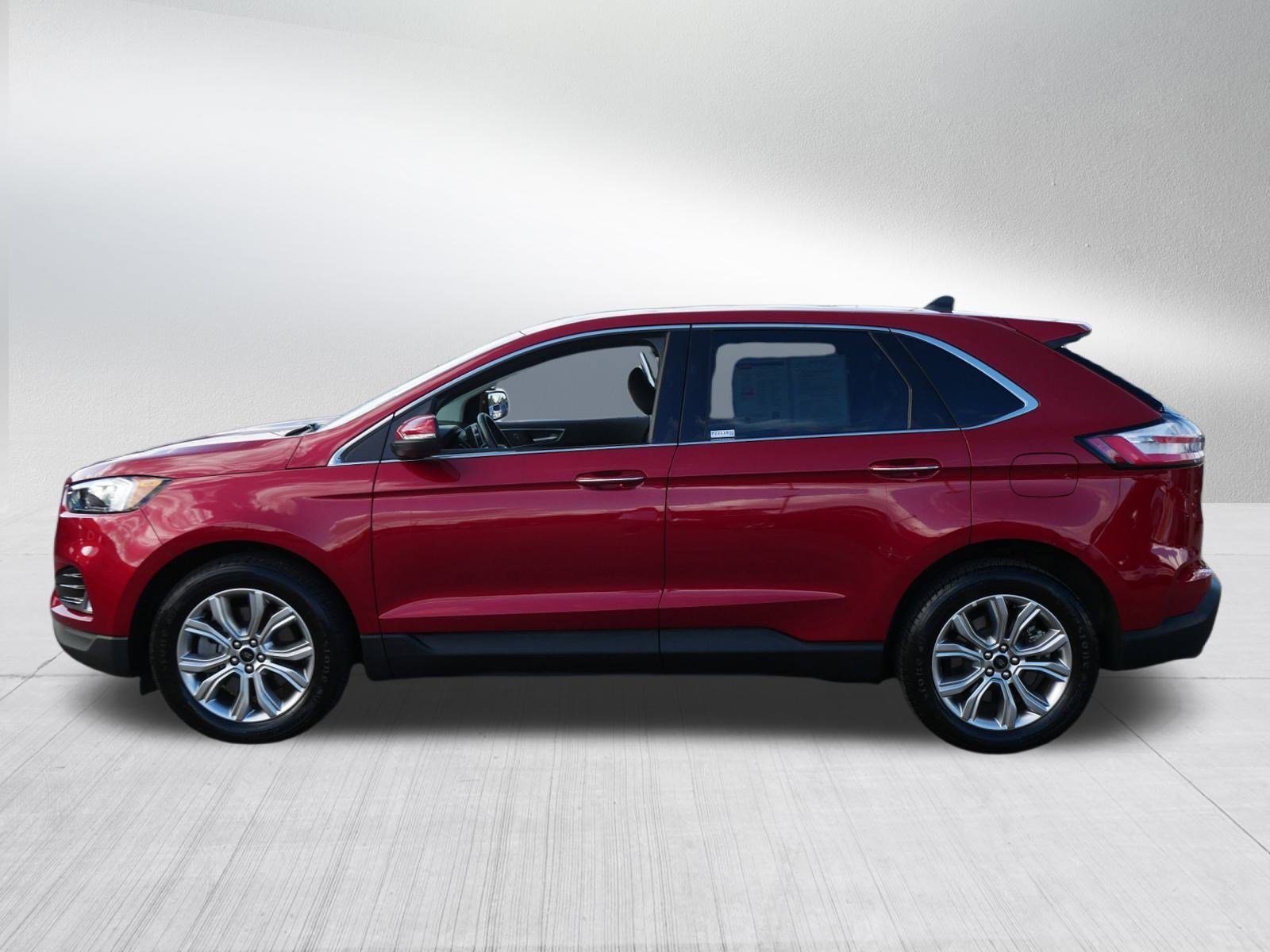 2024 Ford Edge Titanium photo 3