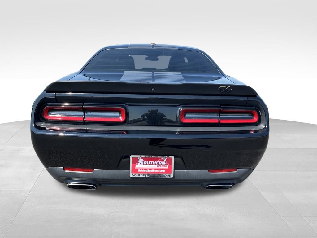 2017 Dodge Challenger R/T photo 4