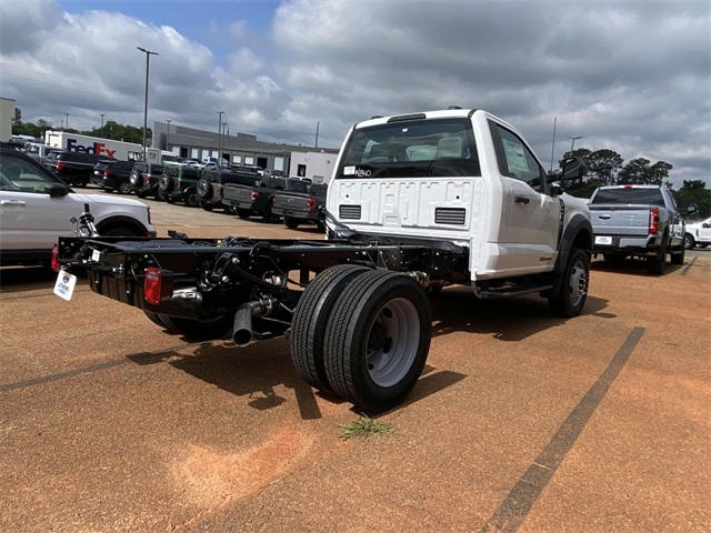 2025 Ford F-450 photo 3