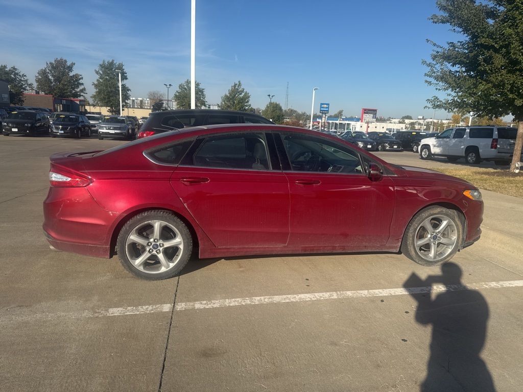 2016 Ford Fusion SE photo 2