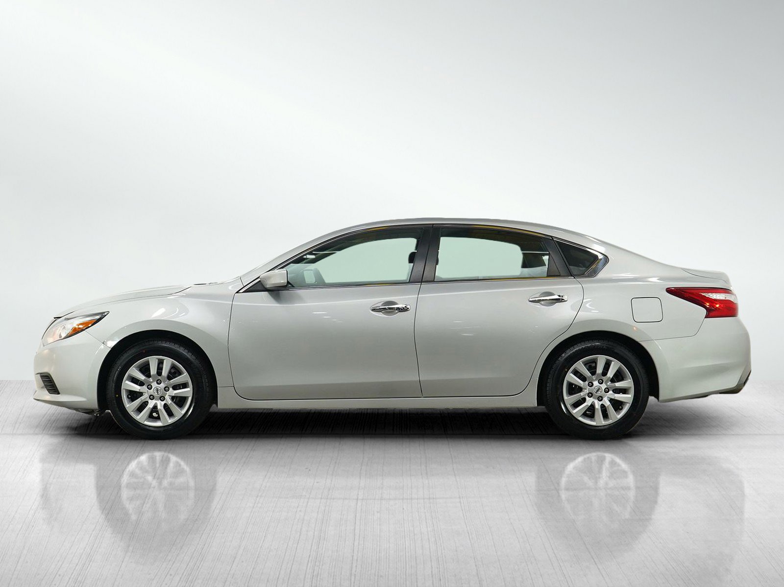 Used 2017 Nissan Altima S with VIN 1N4AL3AP6HN340864 for sale in Burnsville, Minnesota