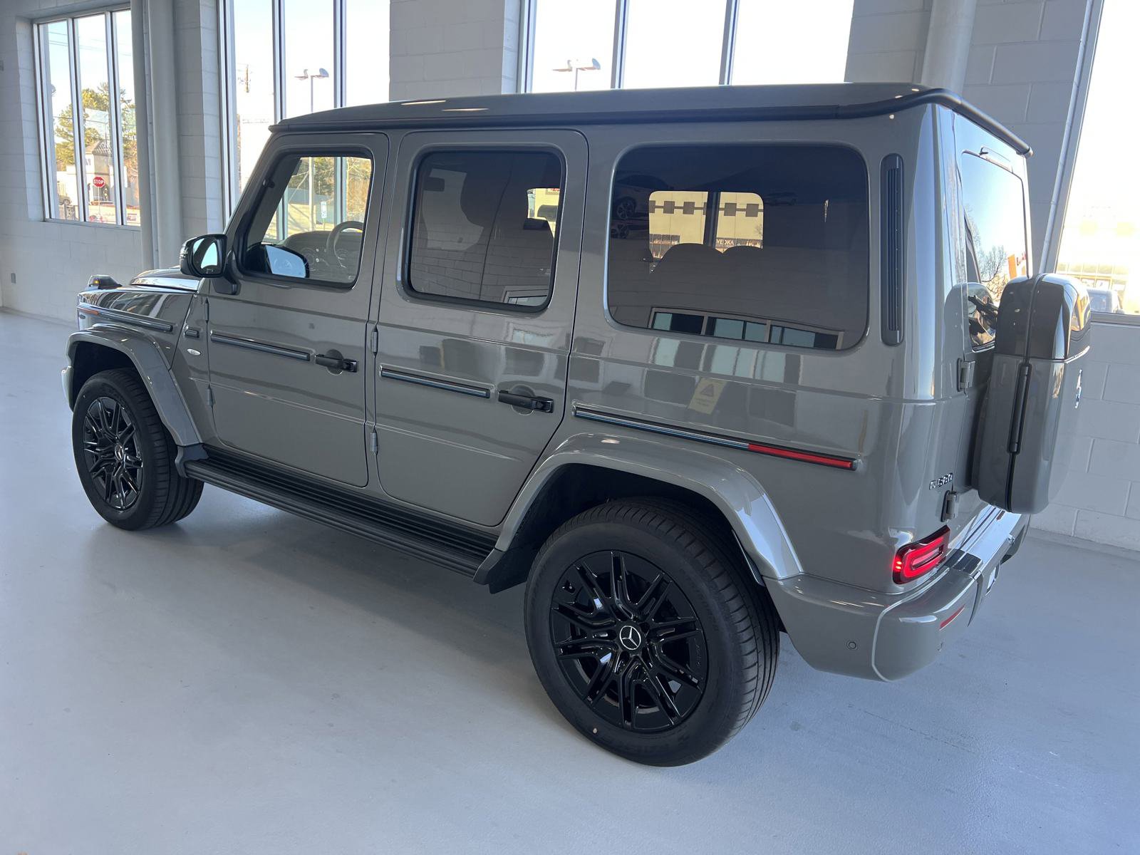 2025 Mercedes Benz G photo 10