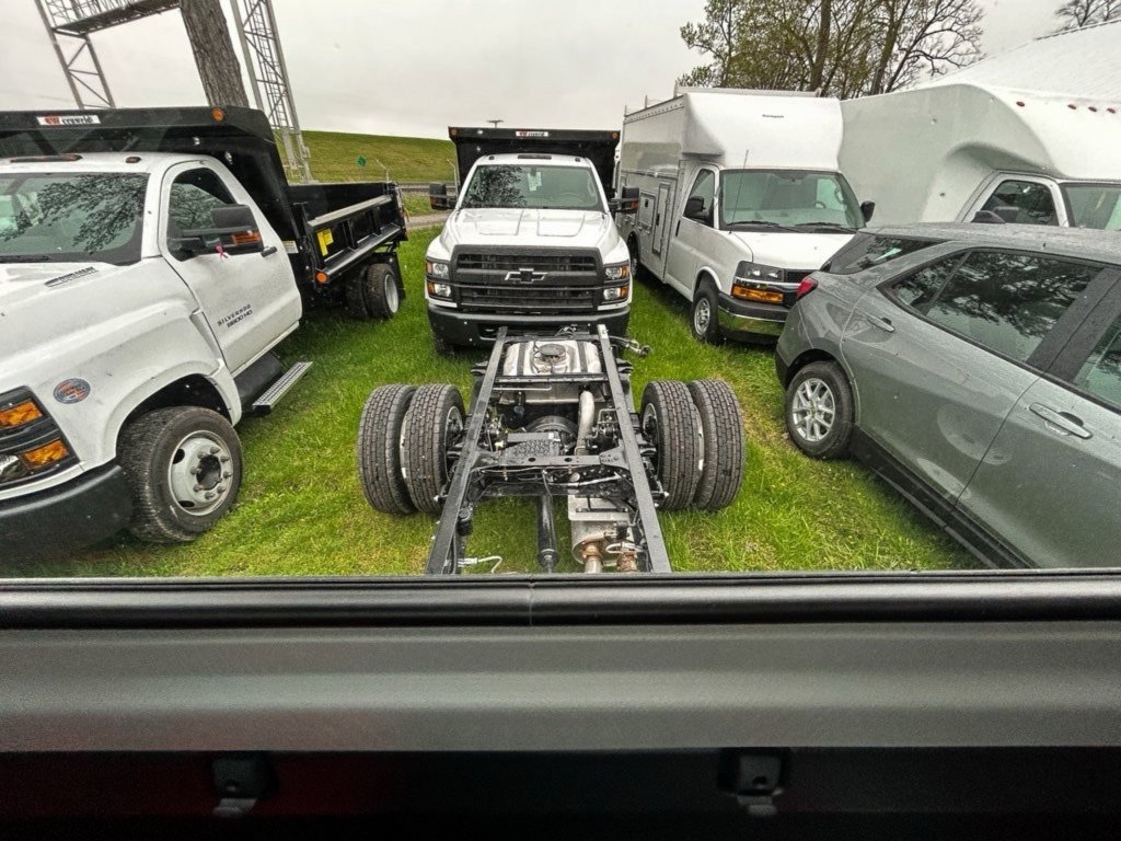 2024 Chevrolet Silverado 4500HD photo 3