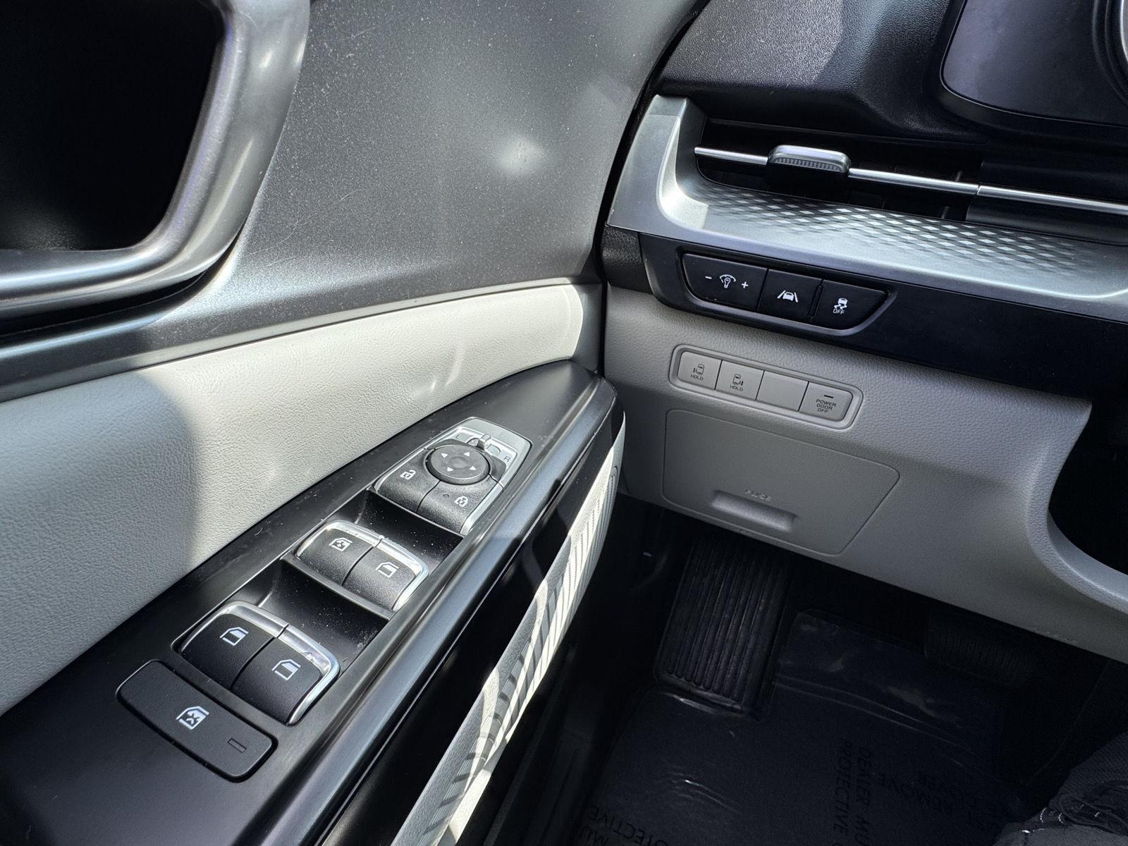 2022 Kia Carnival LX photo 10