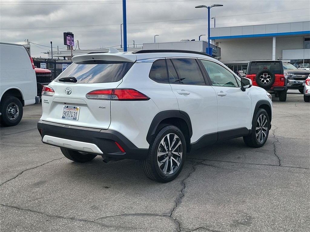 2024 Toyota Corolla Cross XLE photo 28