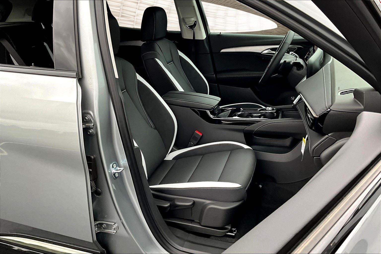 2025 Buick Envision Sport Touring photo 8