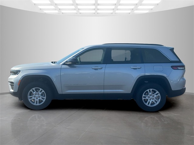 2025 Jeep Grand Cherokee Laredo photo 2