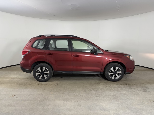 2017 Subaru Forester 2.5i photo 2
