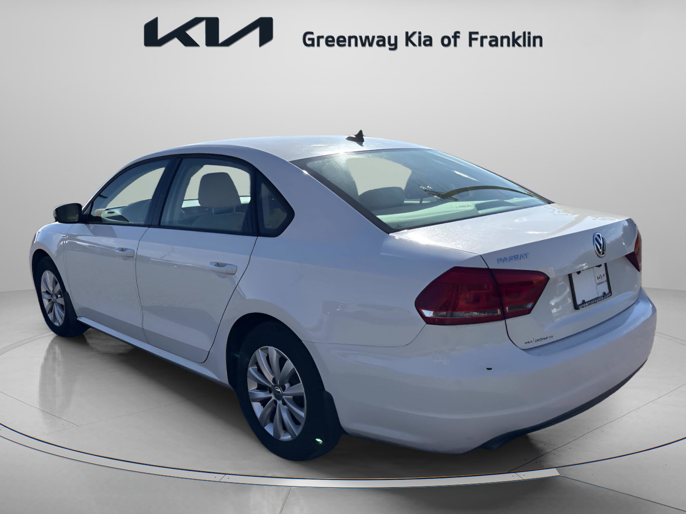 2014 Volkswagen Passat Wolfsburg Edition photo 4