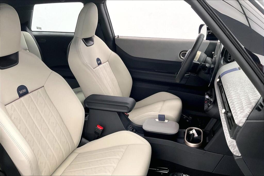 2025 Mini Cooper 2 Door Hardtop photo 3