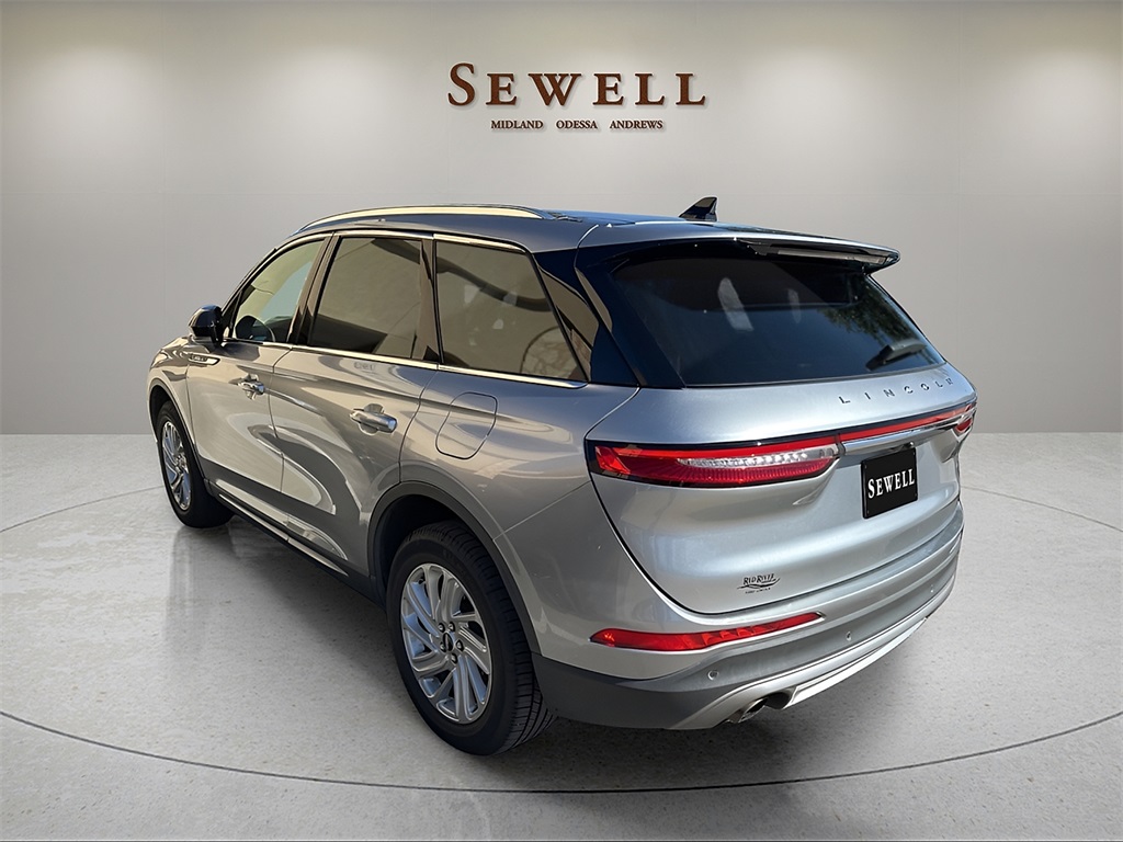 2022 Lincoln Corsair Standard photo 2