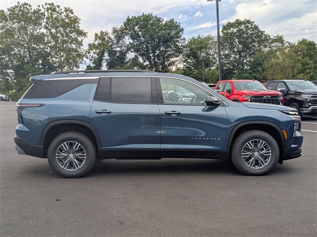 2026 Chevrolet Traverse photo 2