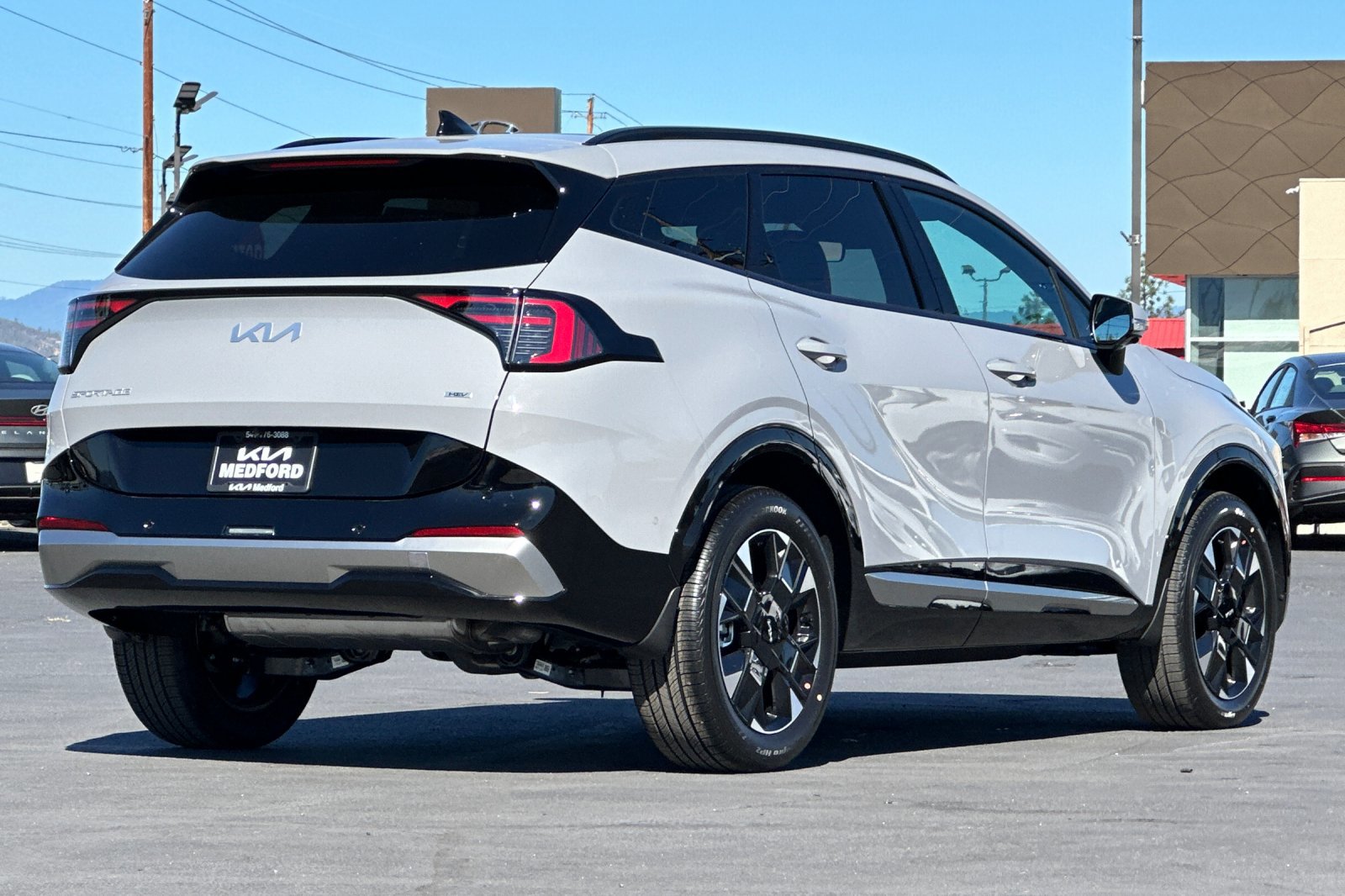 2026 Kia Sportage Hybrid photo 2