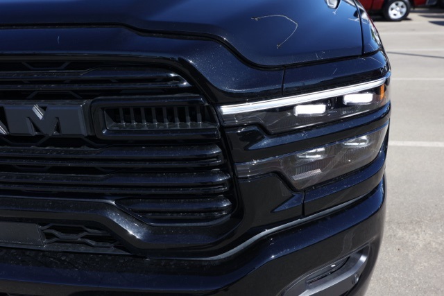 New 2026 Diamond Black Crystal Pearl-Coat Exterior Paint RAM Laramie Night Edition image 9