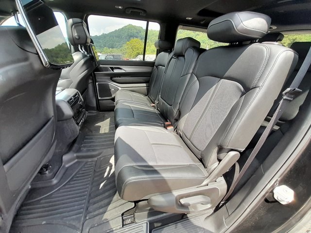 2024 Jeep Wagoneer Series II photo 37