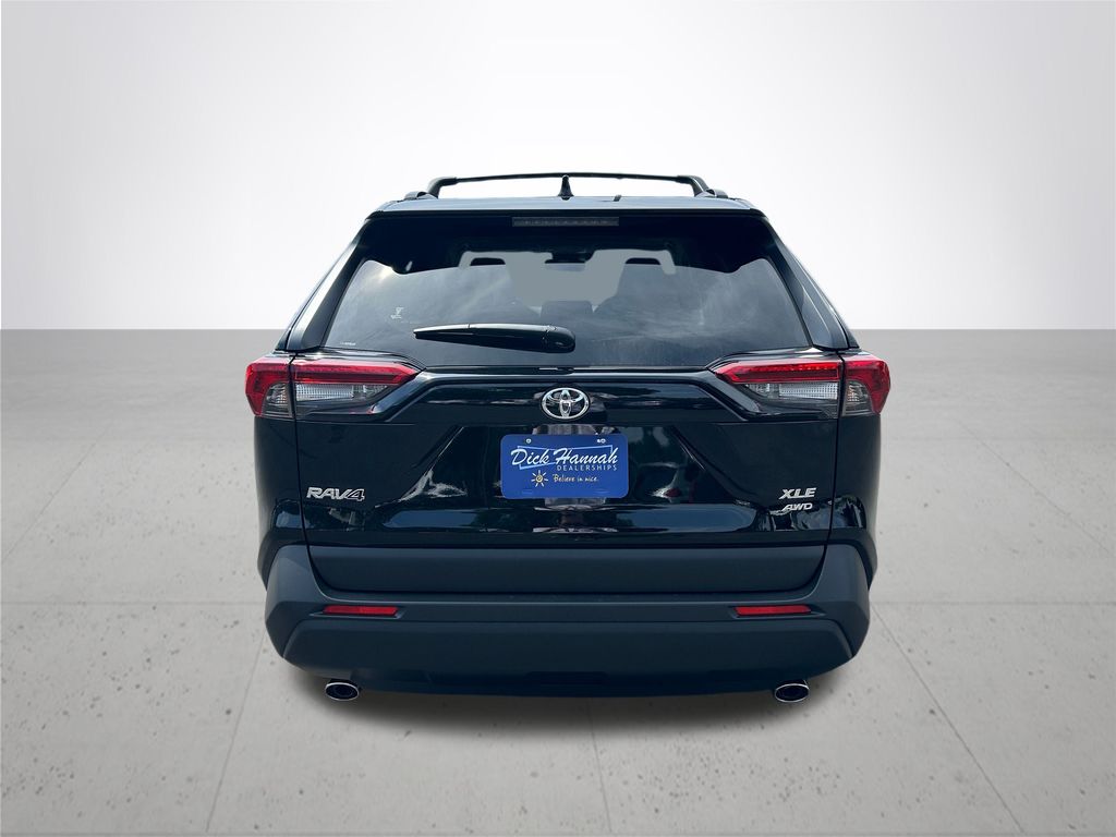 2025 Toyota RAV4 XLE photo 8
