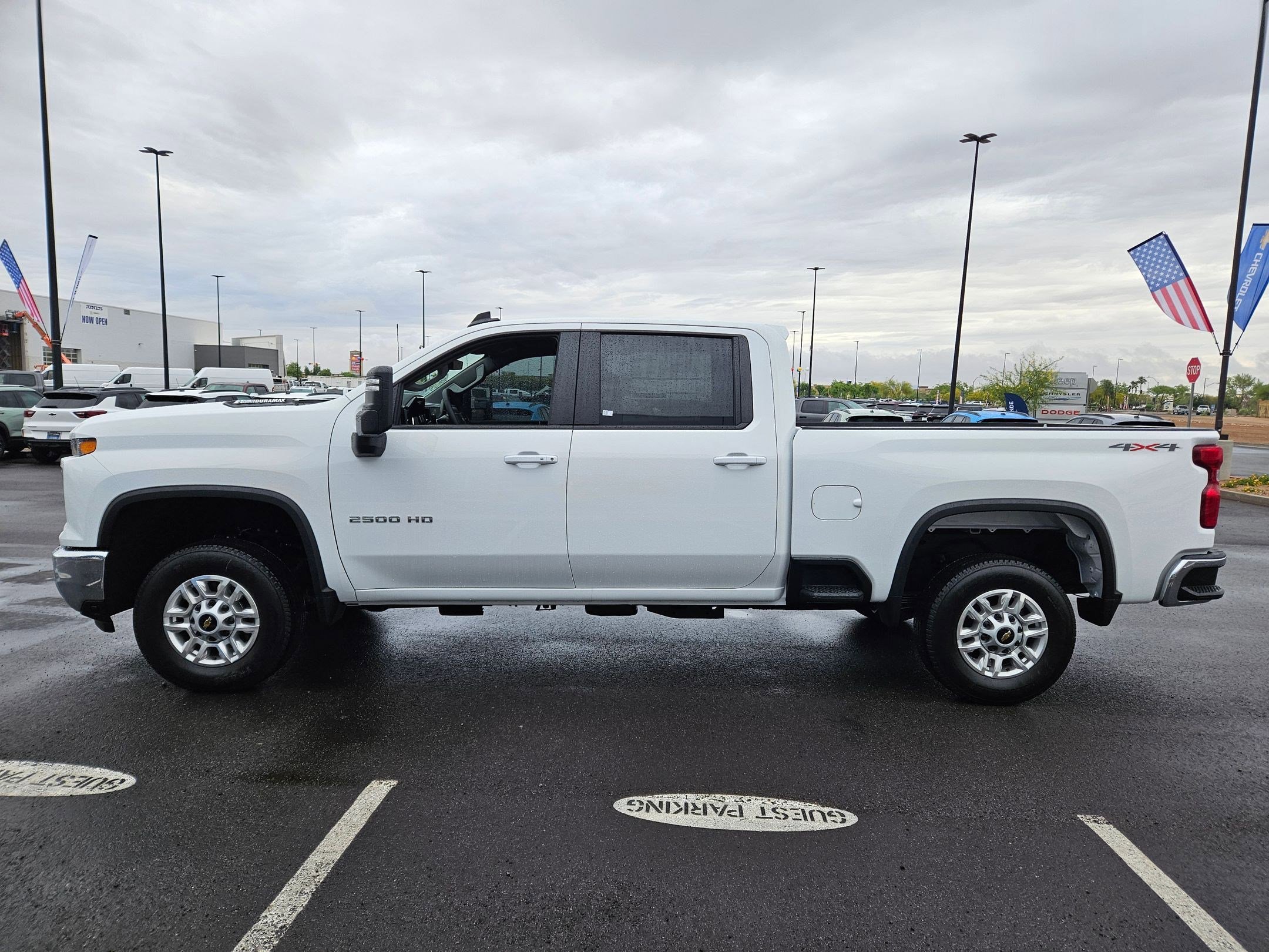 2025 Chevrolet Silverado 2500HD LT photo 2
