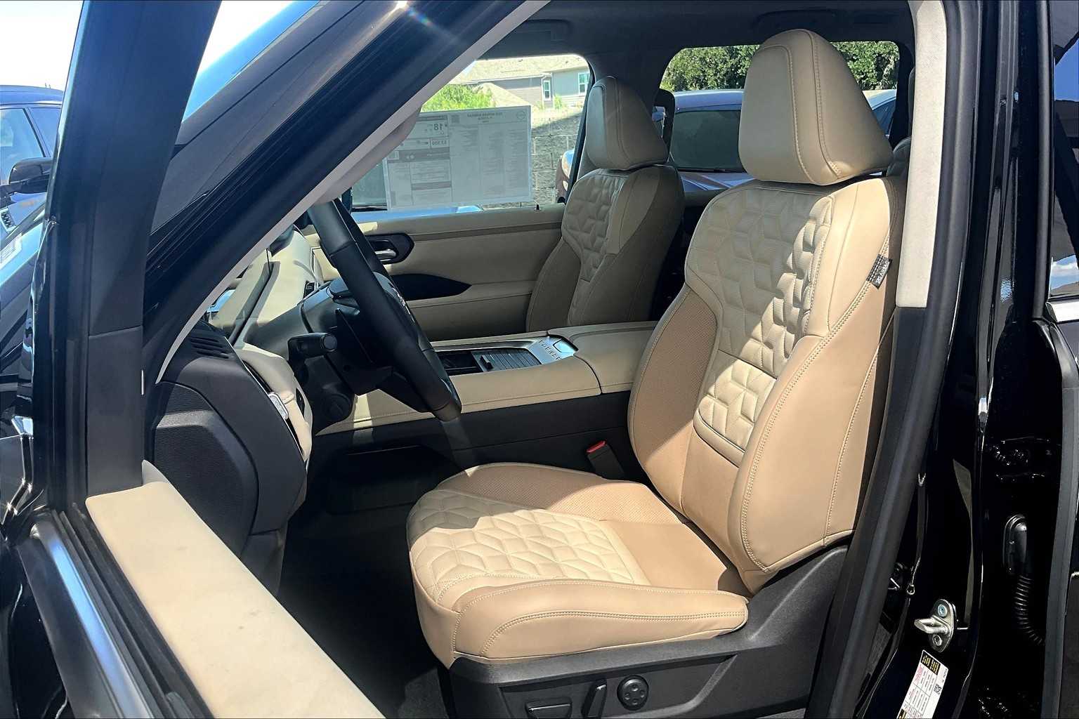 2025 Nissan Armada Platinum photo 13