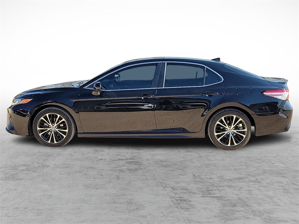 2020 Toyota Camry SE photo 6
