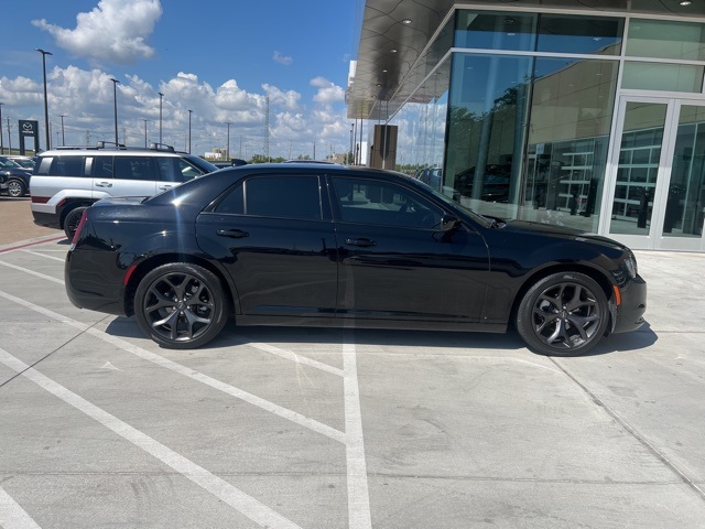 2023 Chrysler 300 Touring photo 18