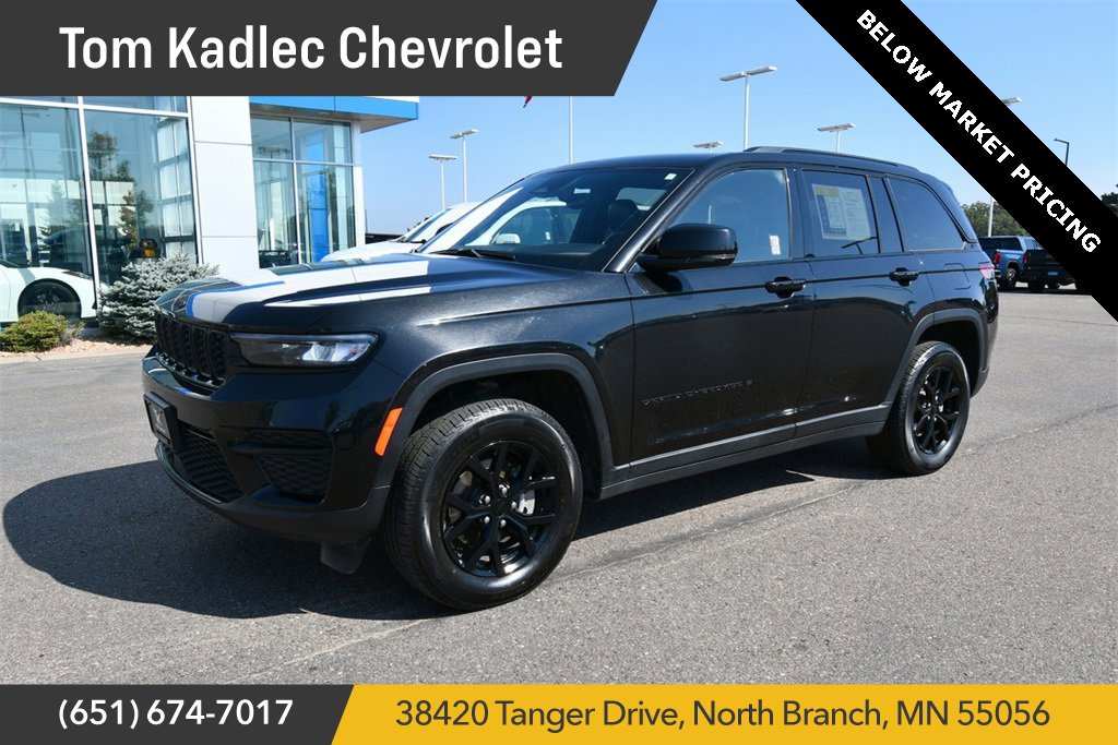 Used 2024 Jeep Grand Cherokee Altitude with VIN 1C4RJHAG5R8542899 for sale in North Branch, Minnesota