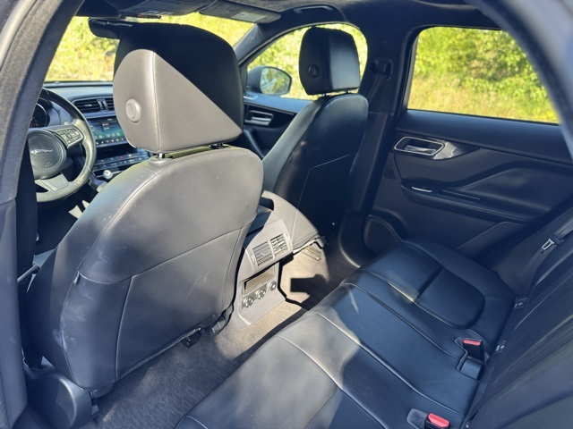2019 Jaguar F-PACE Premium photo 15