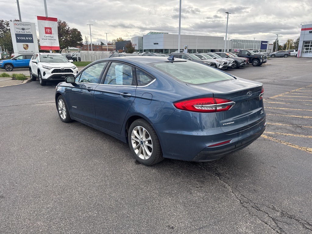 2019 Ford Fusion Hybrid SE photo 2