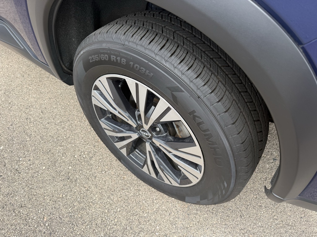 2023 Nissan Rogue SV photo 3